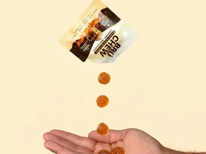 BrüChew Caramel Macchiato chews dropping from the pack into a hand